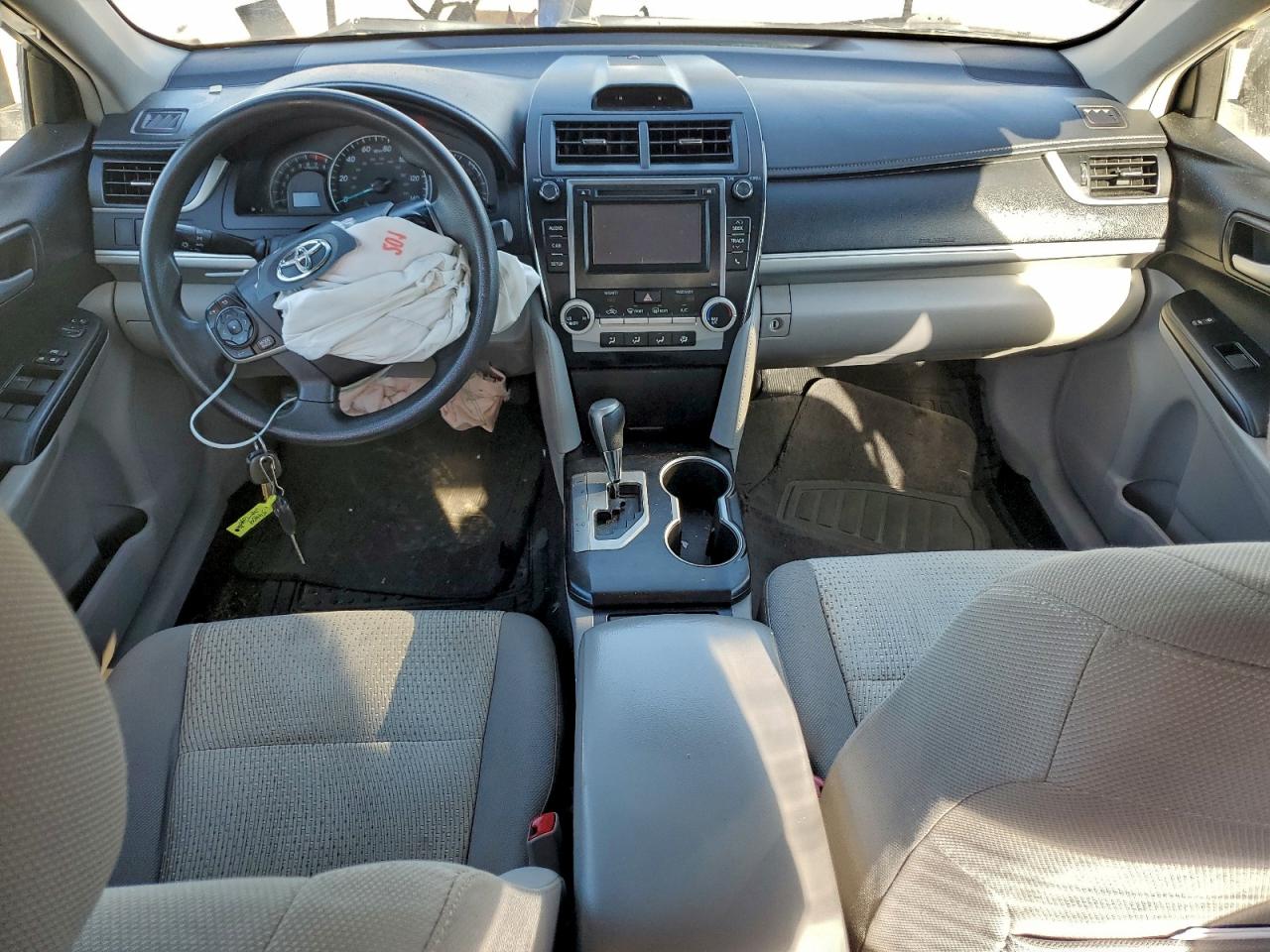 Toyota Camry L Image 11