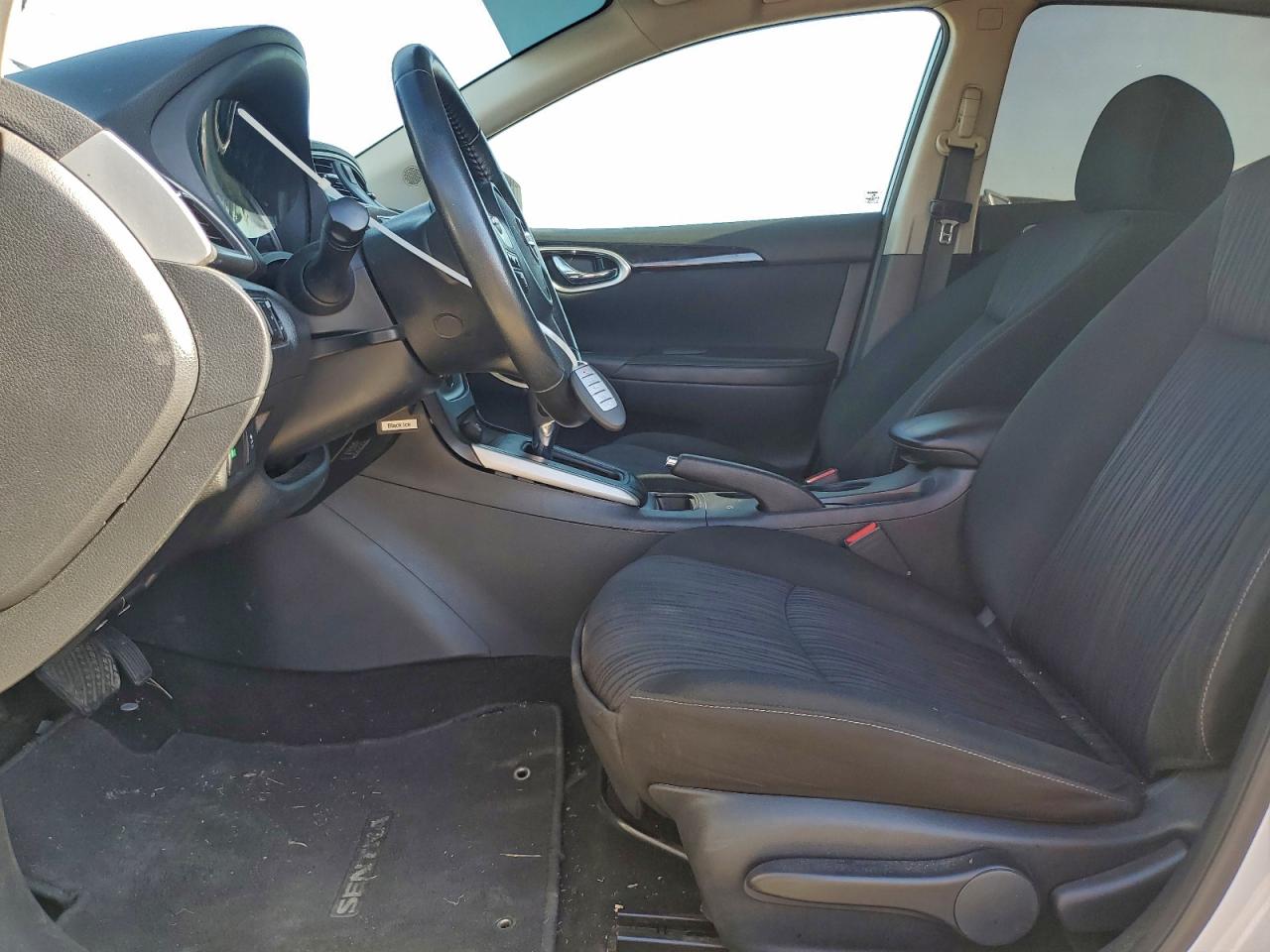 Nissan Sentra S Image 4