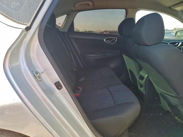 Nissan Sentra S Image 8