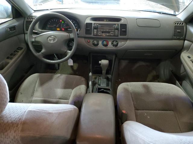 Toyota Camry Le Image 9