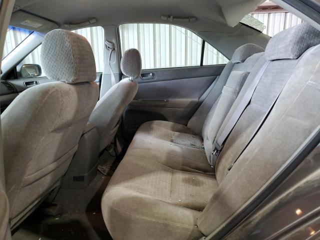 Toyota Camry Le Image 8