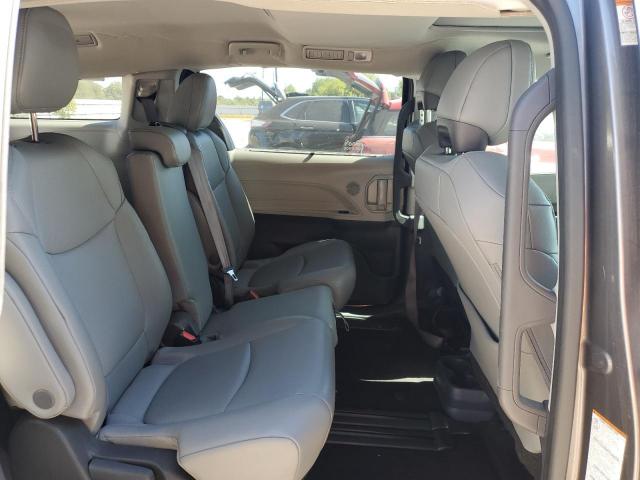 Toyota Sienna Xle Image 8