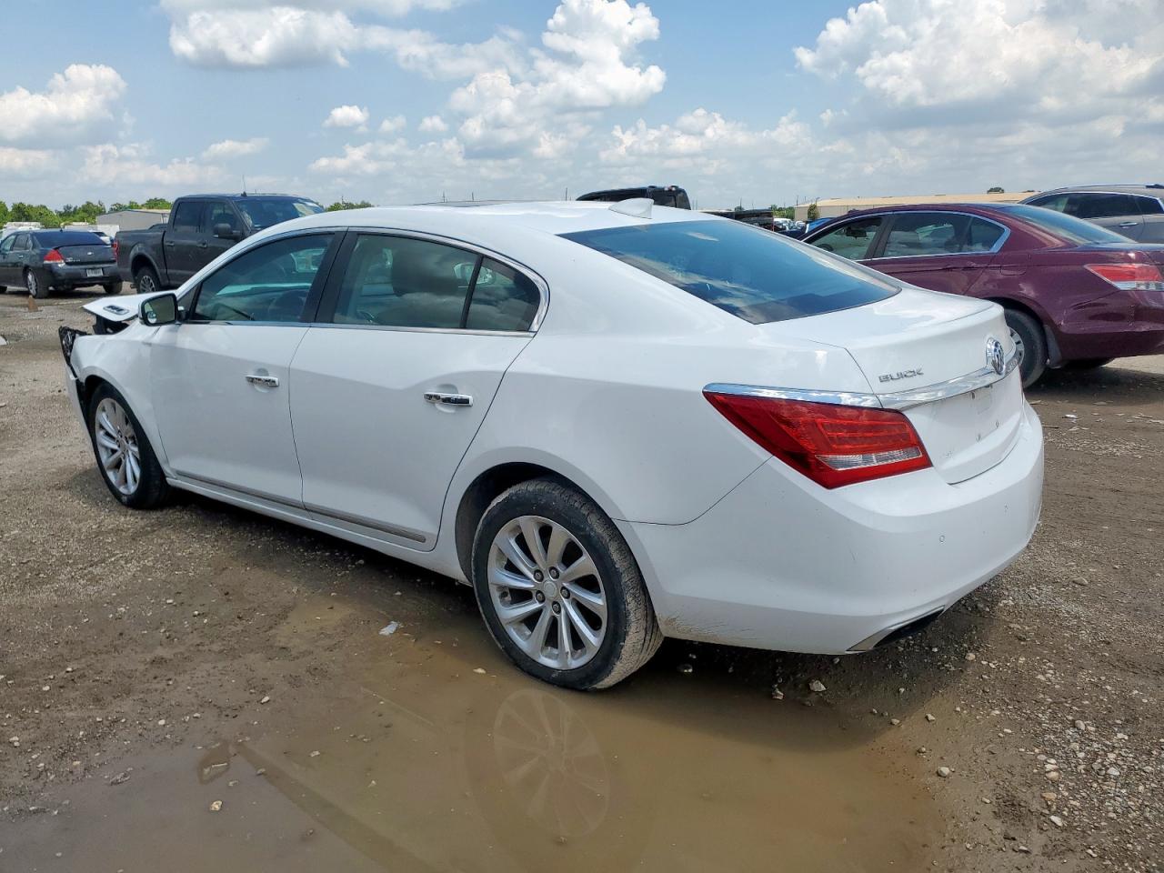 Buick LaCrosse Image 2