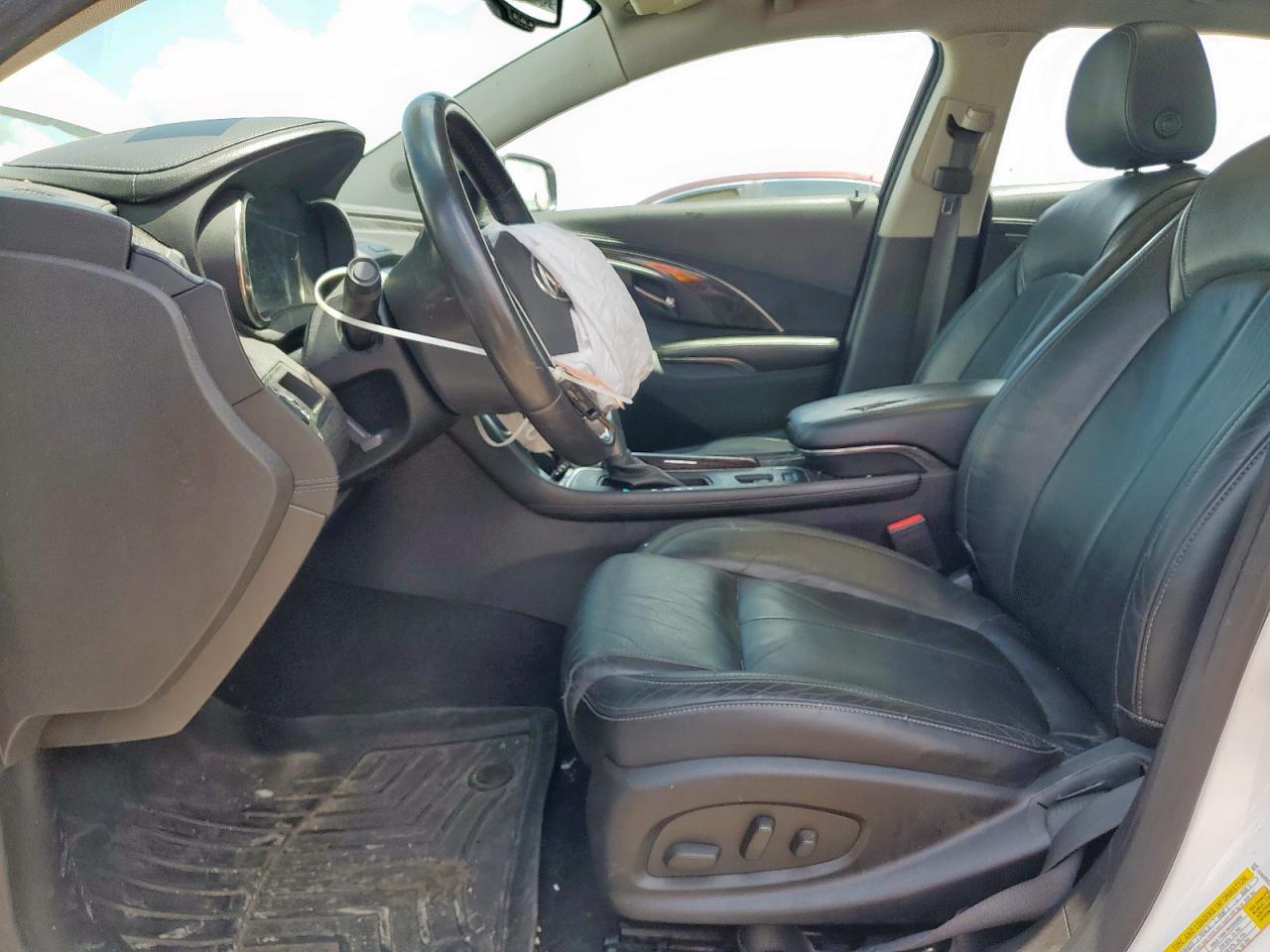 Buick LaCrosse Image 6