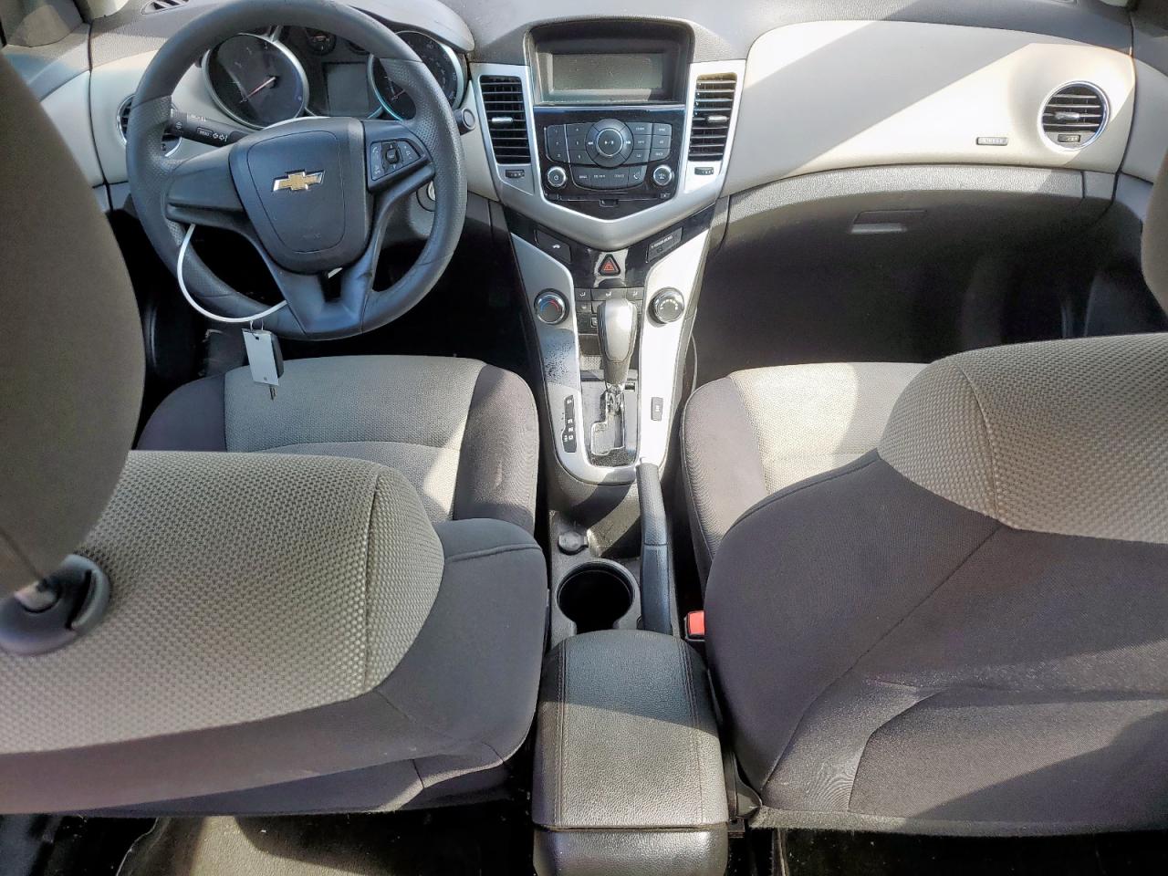 Chevrolet Cruze Ls Image 8