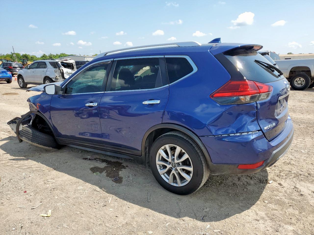 Nissan Rogue S Image 2