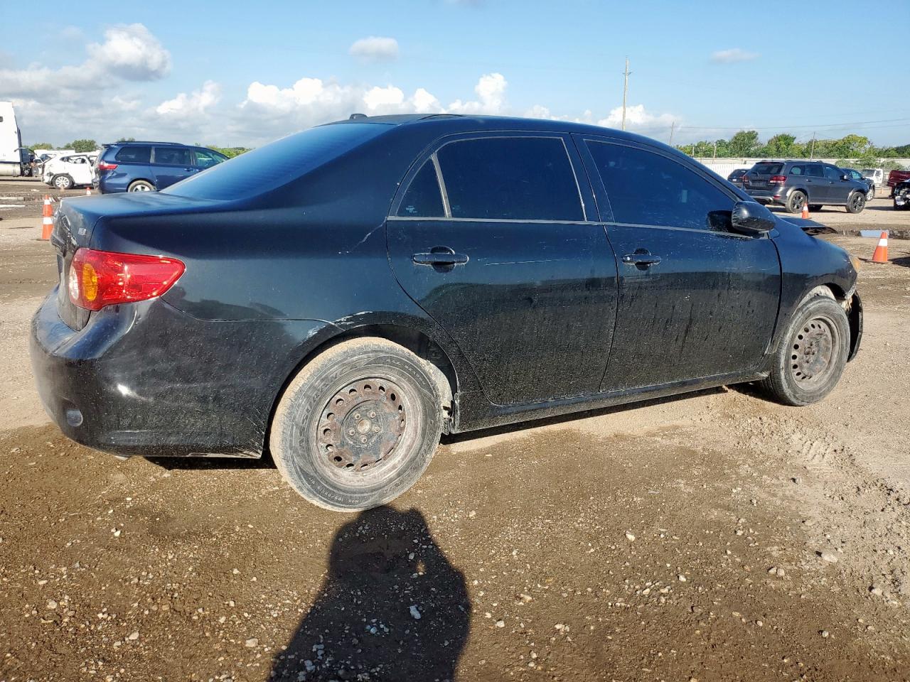 Toyota Corolla Base Image 9