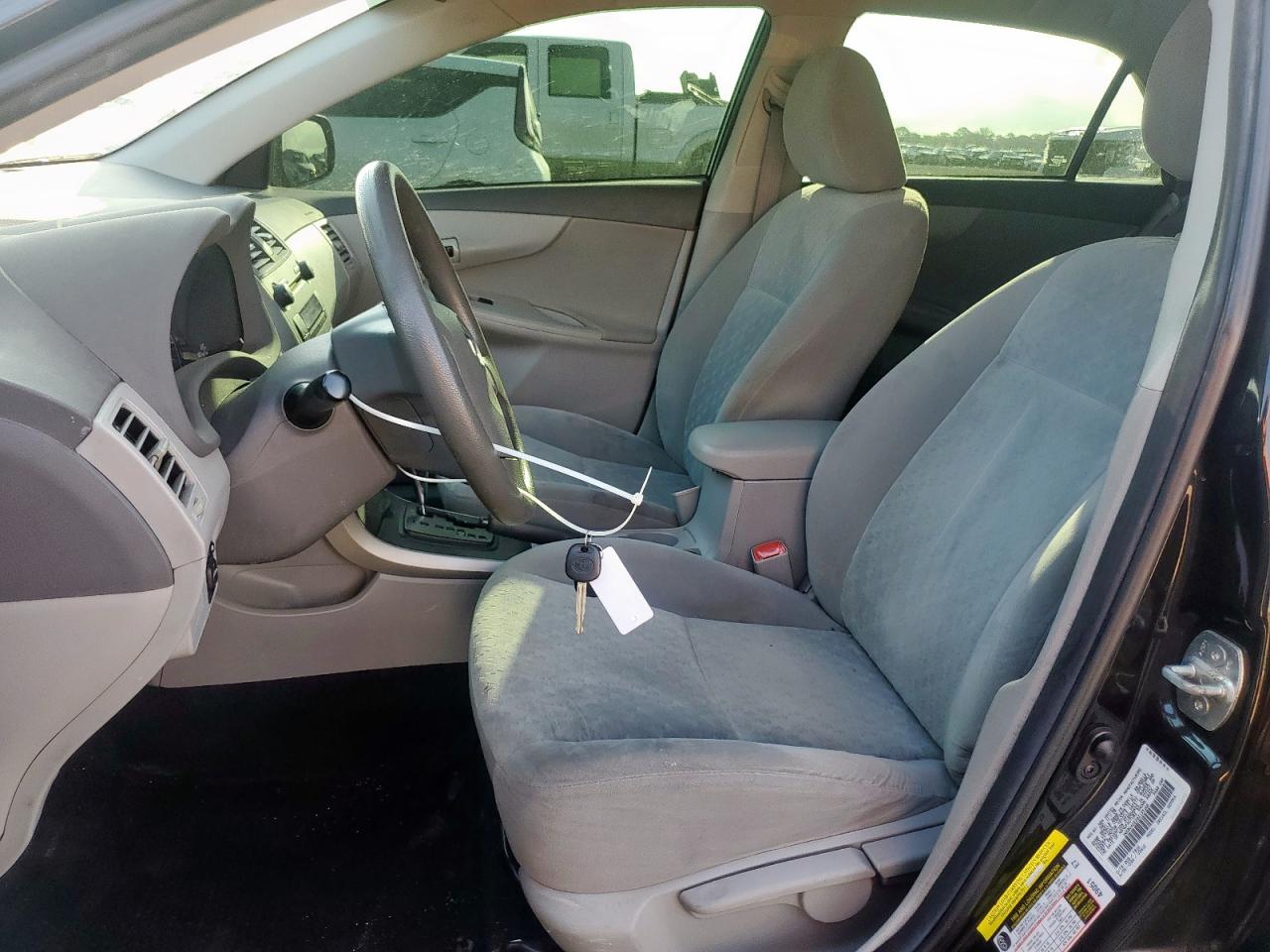 Toyota Corolla Base Image 5