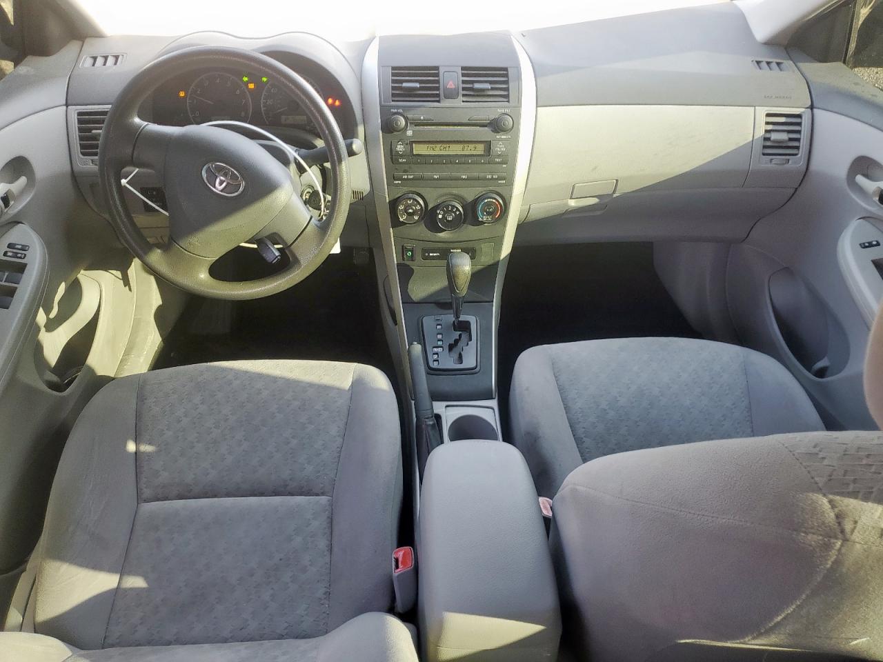 Toyota Corolla Base Image 10