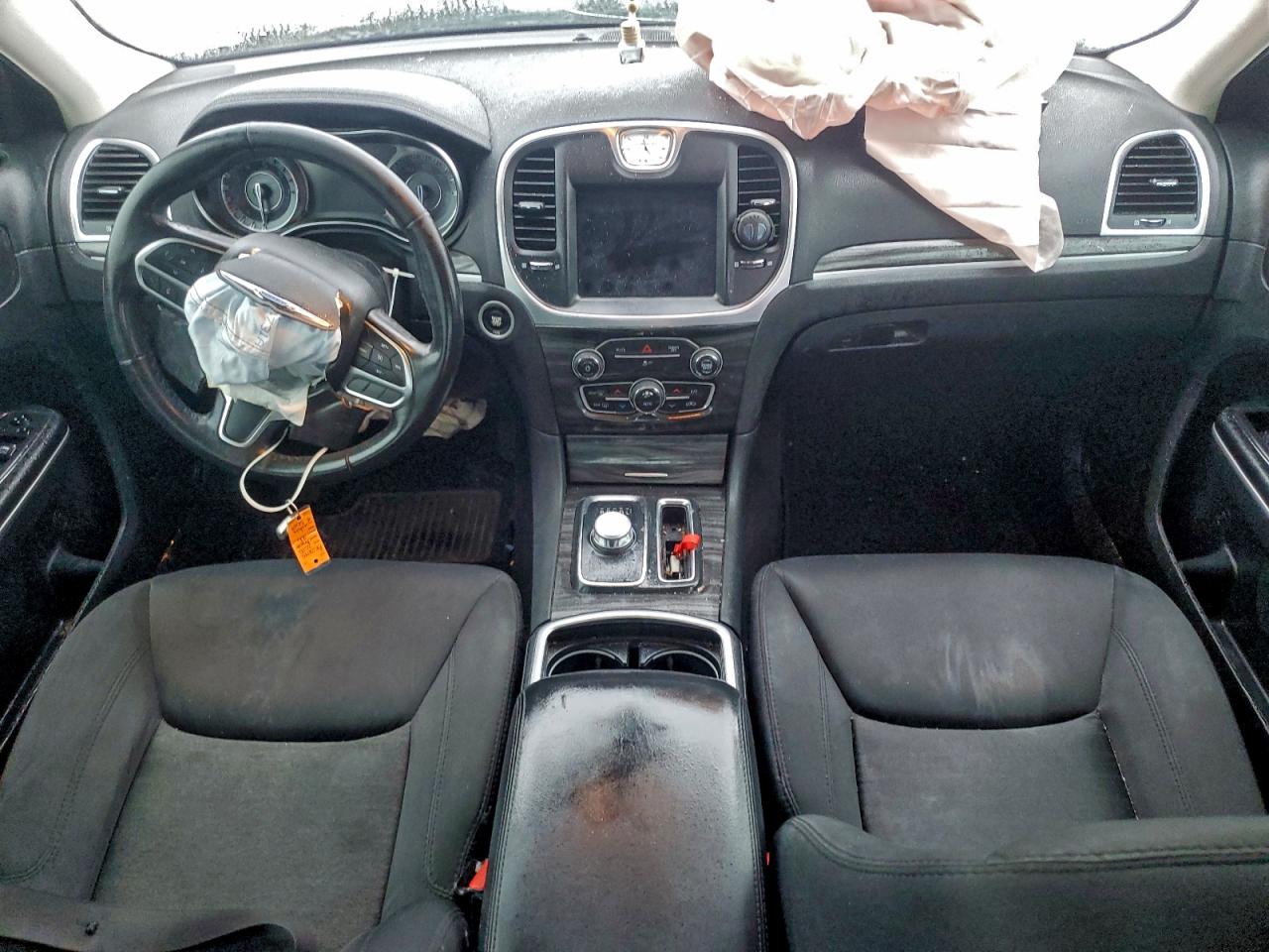 Chrysler 300 Touring Image 8