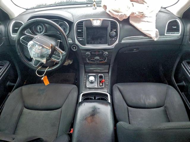 Chrysler 300 Touring Image 8