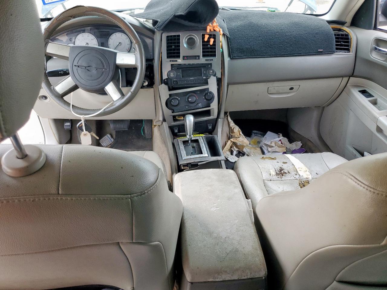 Chrysler 300 Touring Image 6