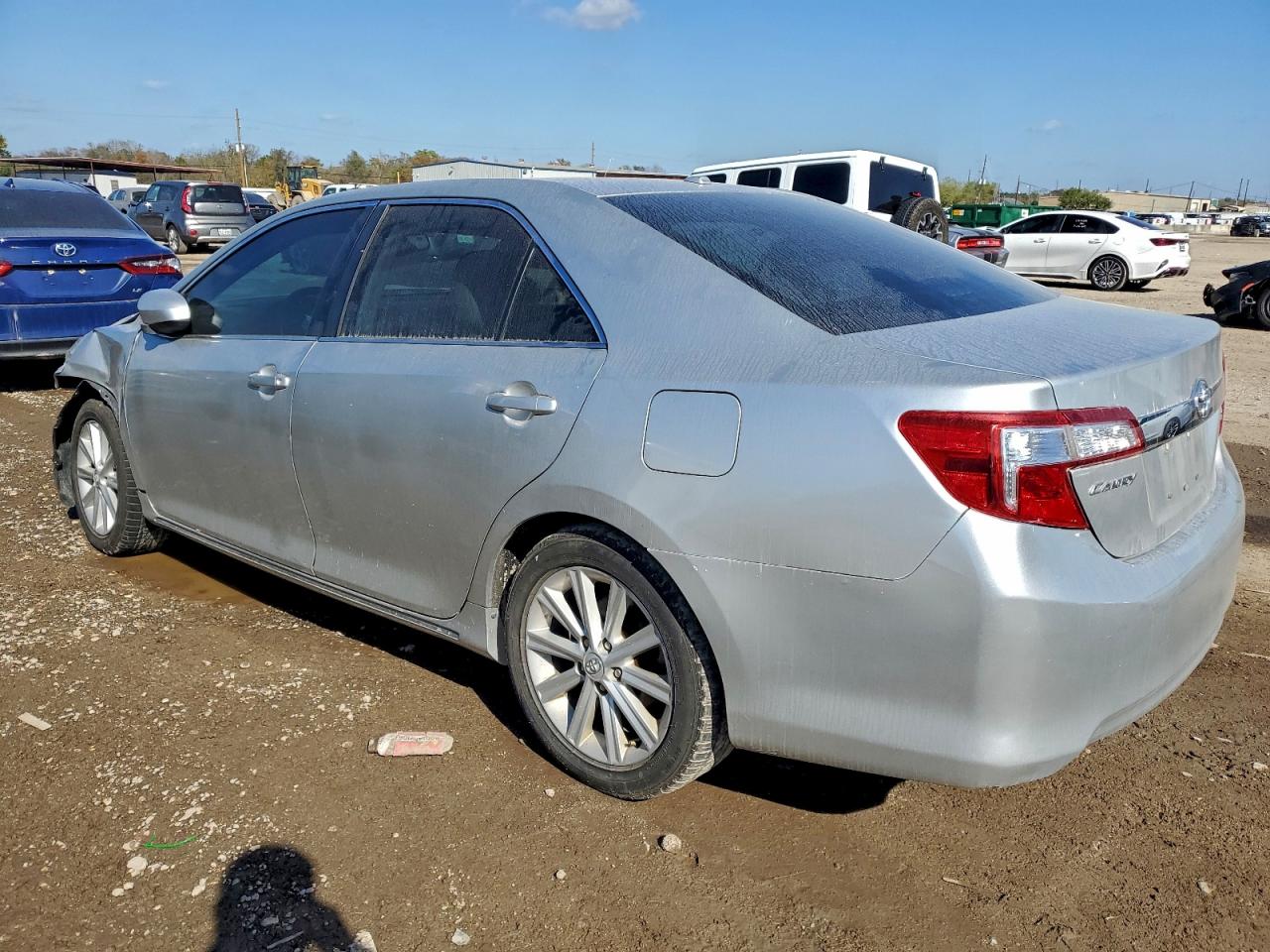 Toyota Camry L Image 10
