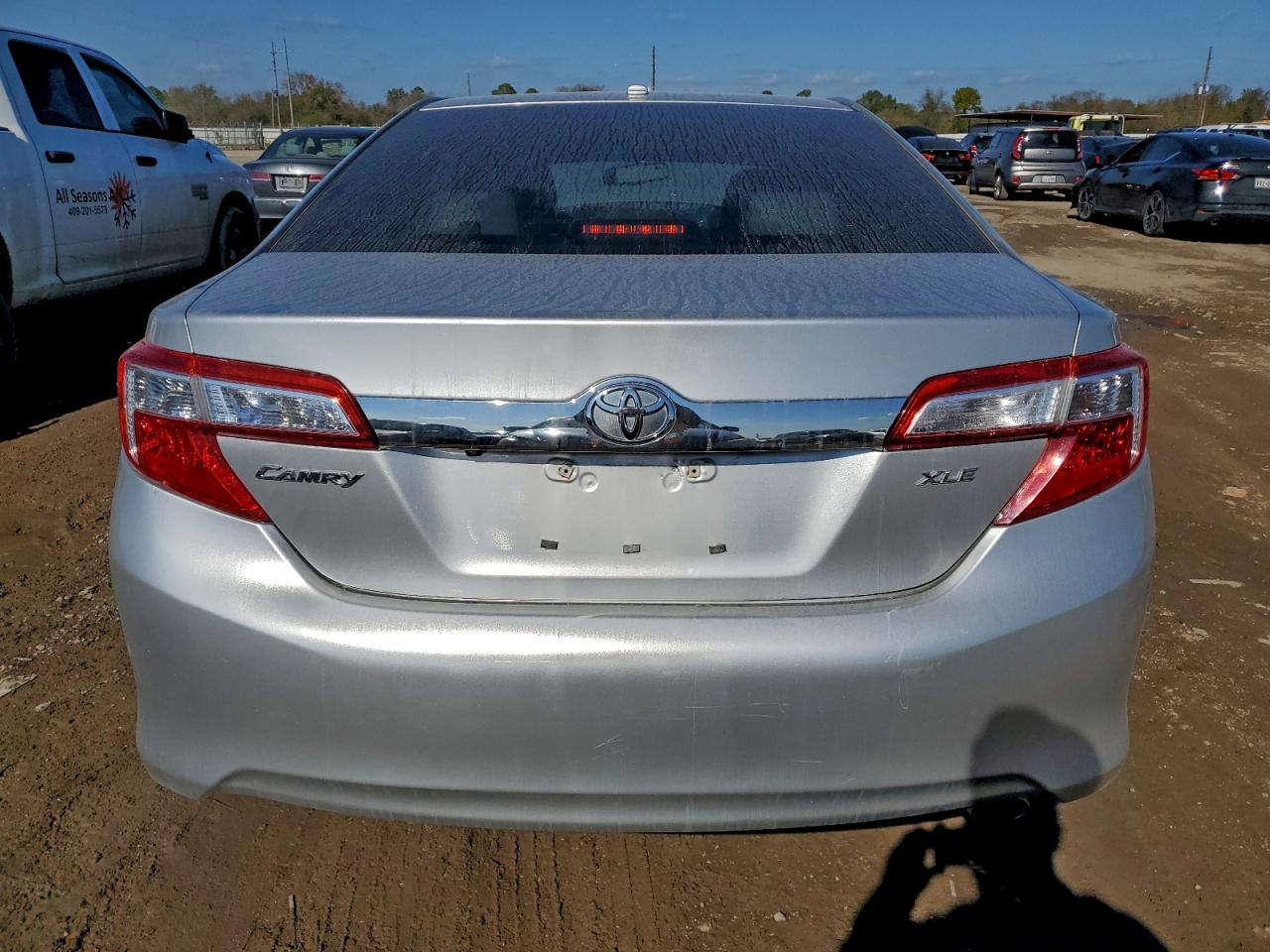 Toyota Camry L Image 3