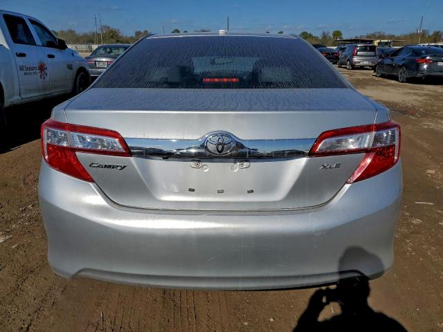 Toyota Camry L Image 3