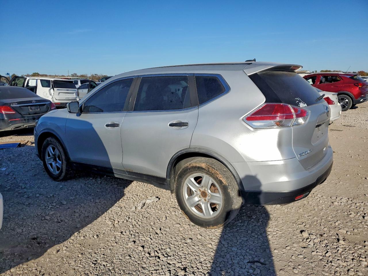 Nissan Rogue S Image 3