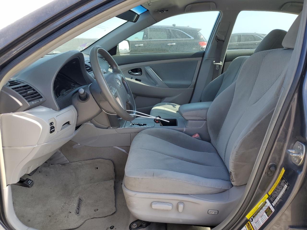 Toyota Camry Base Image 7