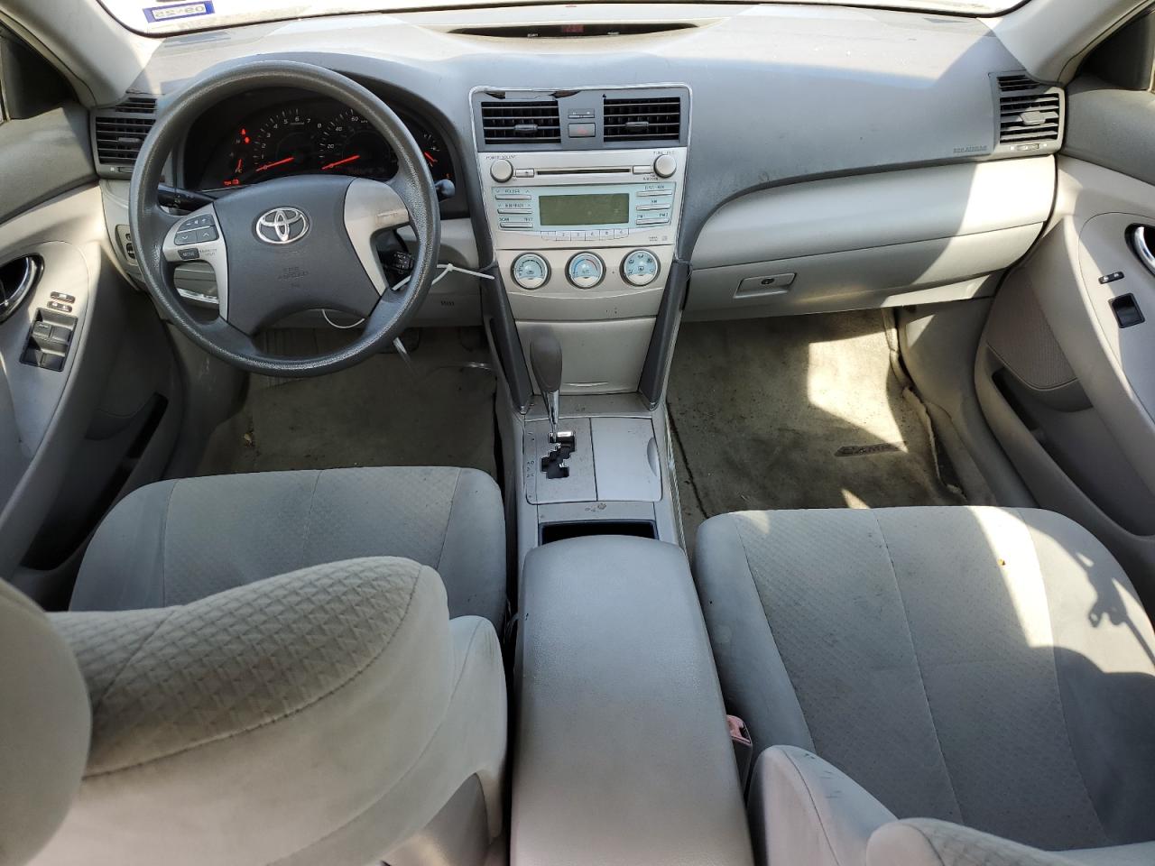 Toyota Camry Base Image 8