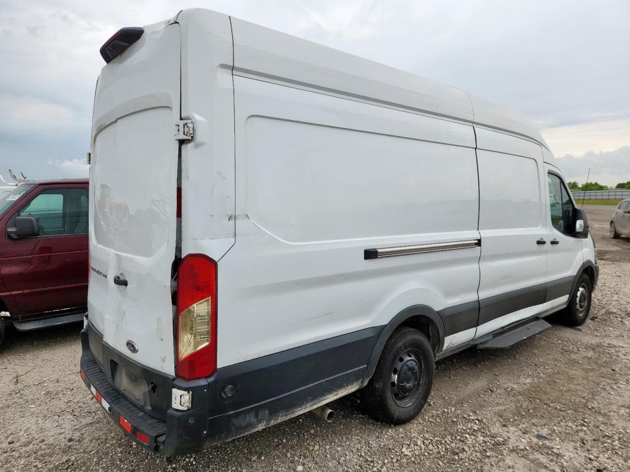 Ford Transit T-250 Image 3