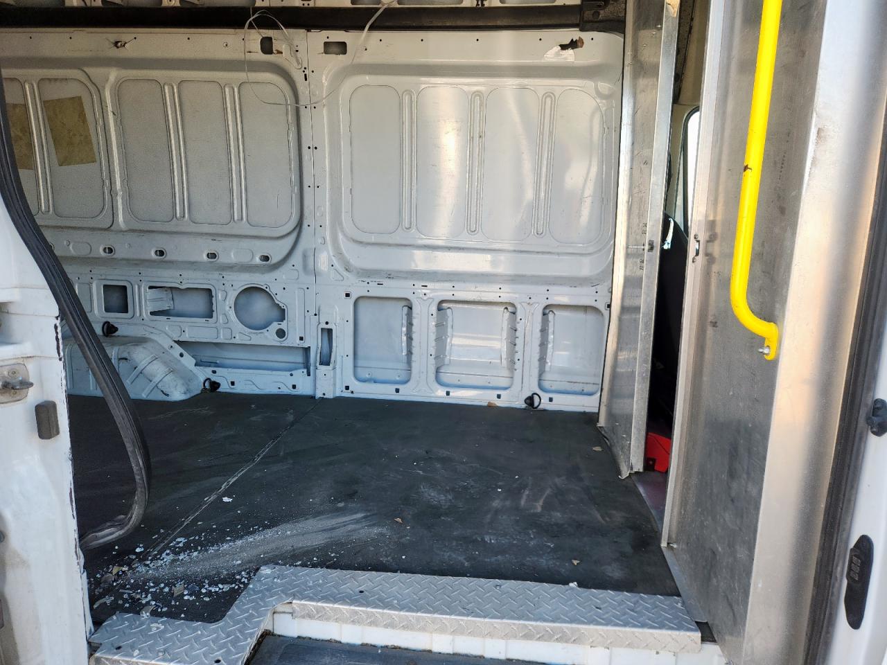 Ford Transit T-250 Image 12