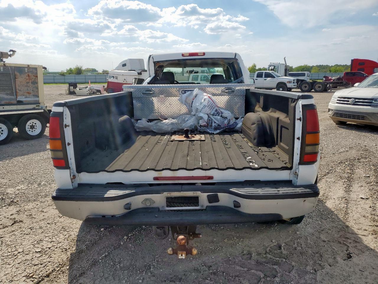 Chevrolet Silverado C3500 Image 8