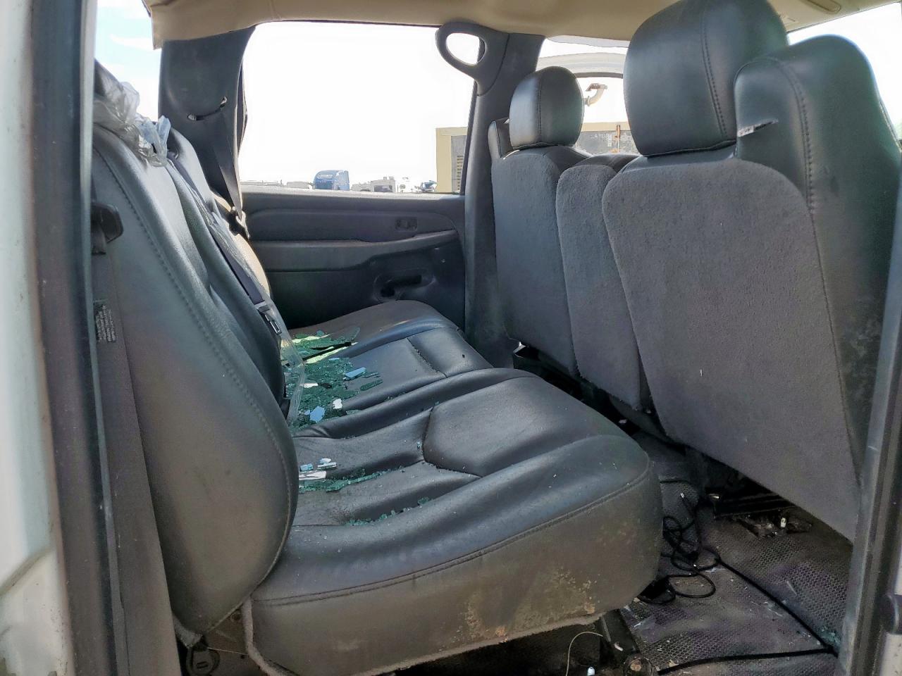 Chevrolet Silverado C3500 Image 9