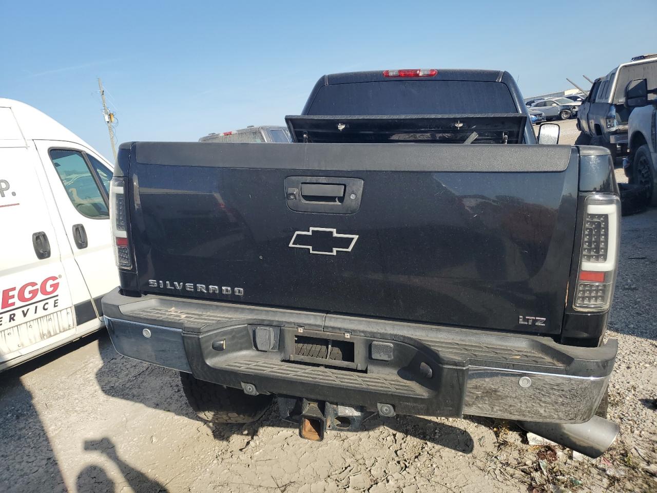 Chevrolet Silverado K2500 Heavy Duty Ltz Image 5