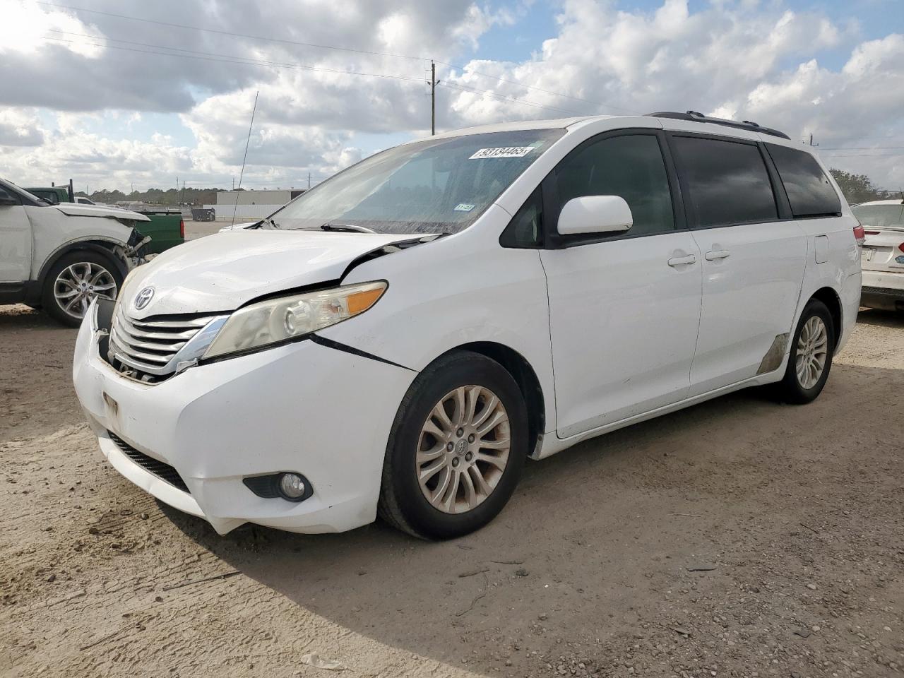 Toyota Sienna Xle Image 1