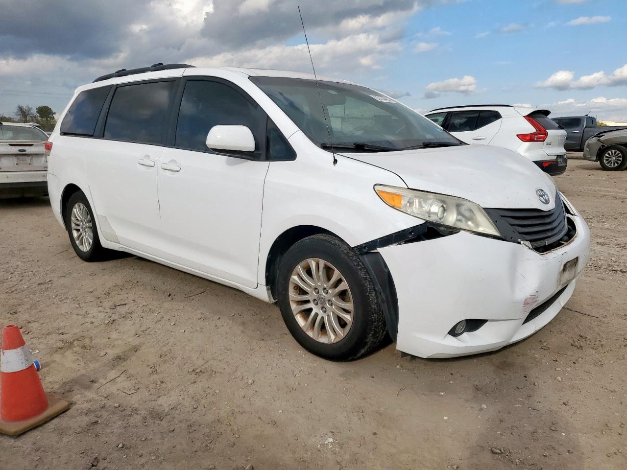 Toyota Sienna Xle Image 10
