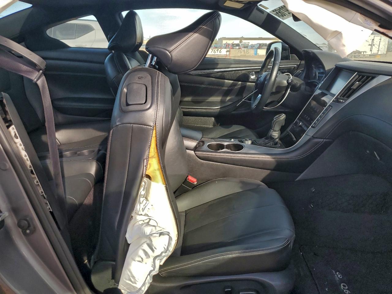 INFINITI Q60 Luxe 300 Image 3