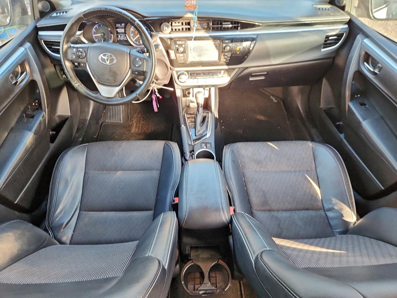 Toyota Corolla L Image 8