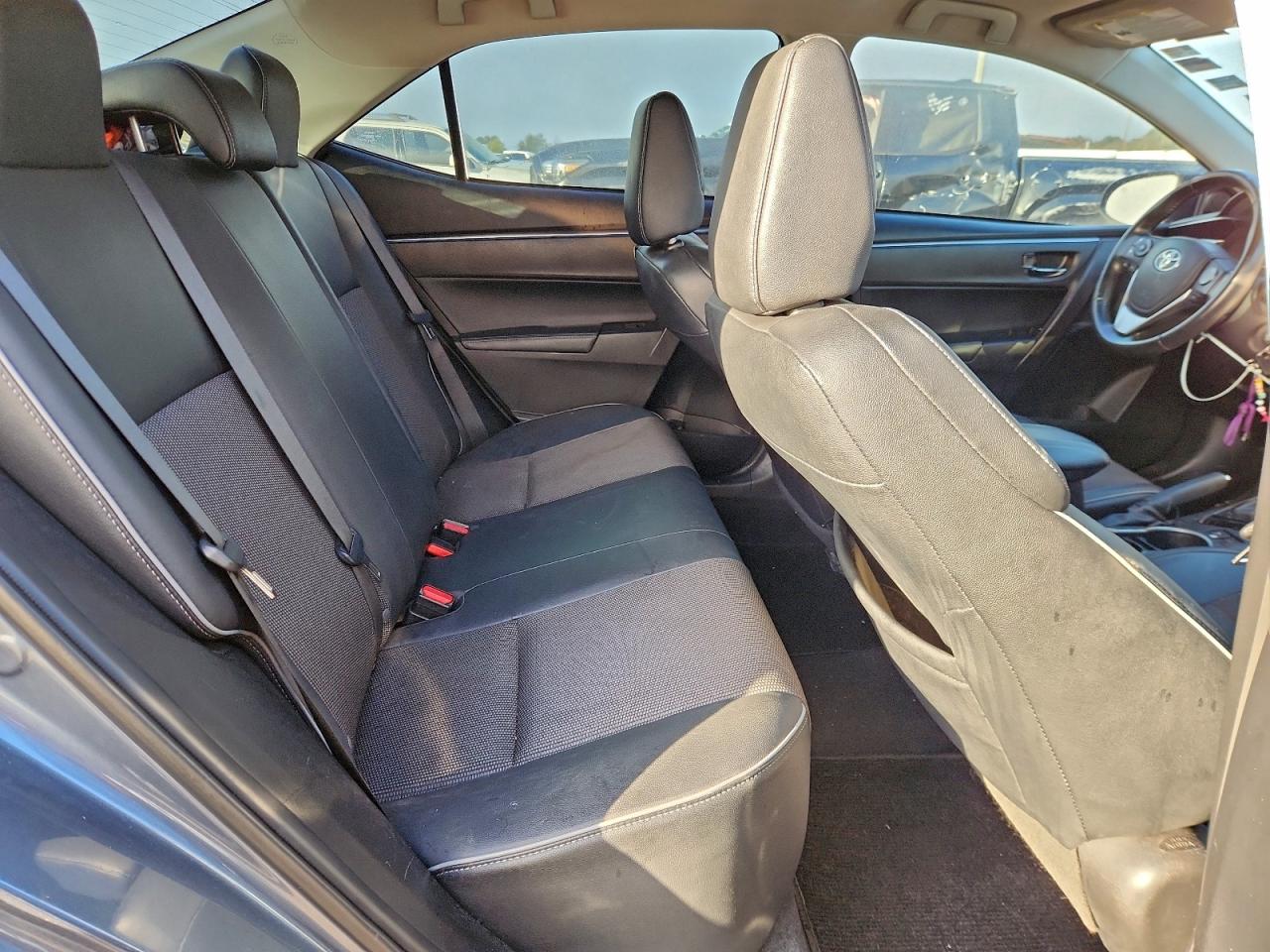 Toyota Corolla L Image 9