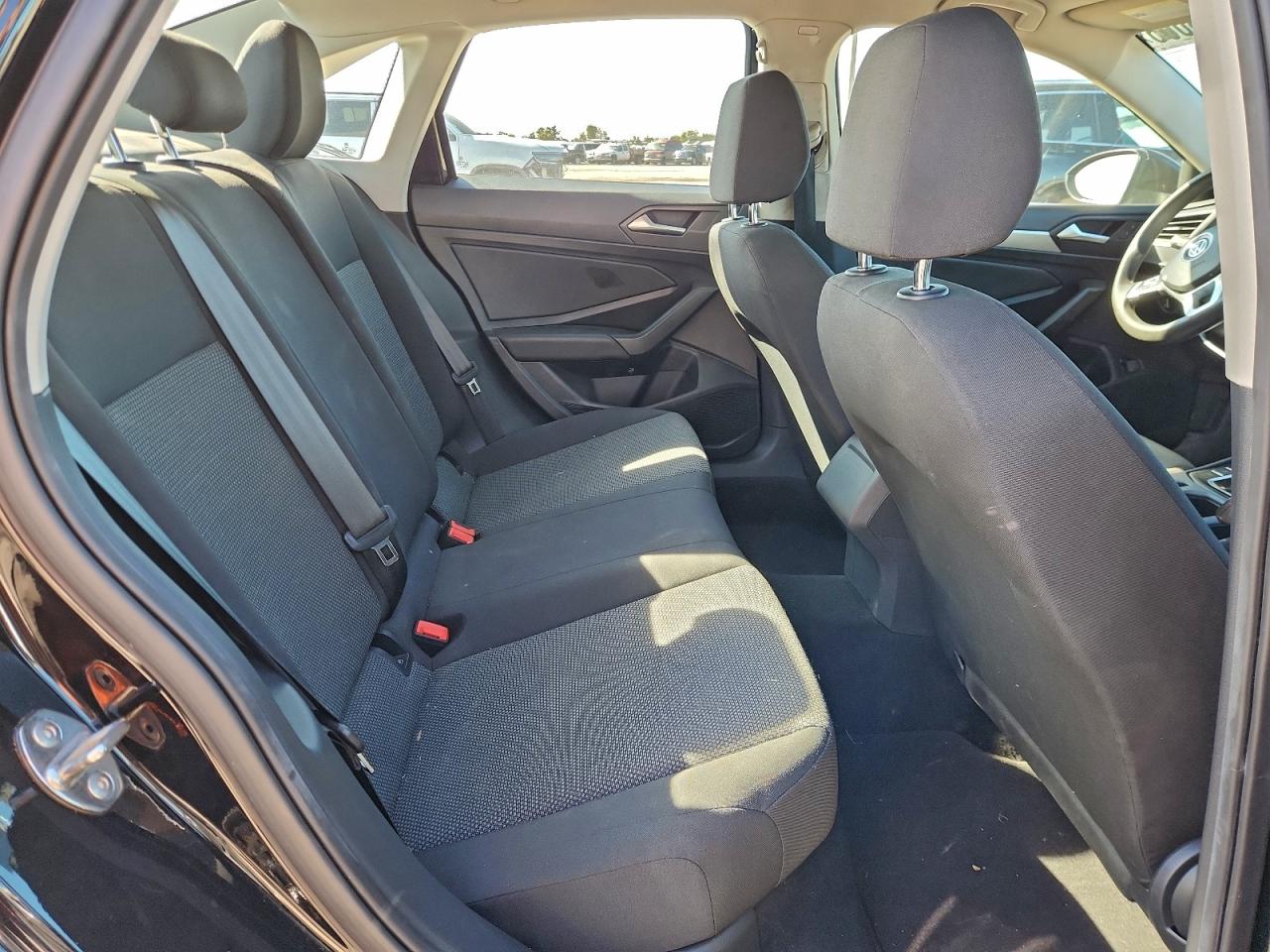 Volkswagen Jetta S Image 11