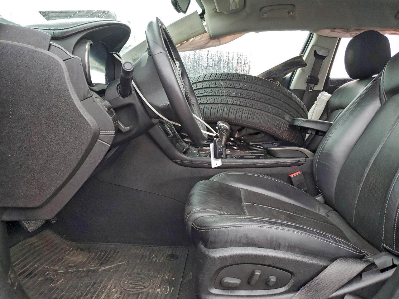 Buick LaCrosse Touring Image 11