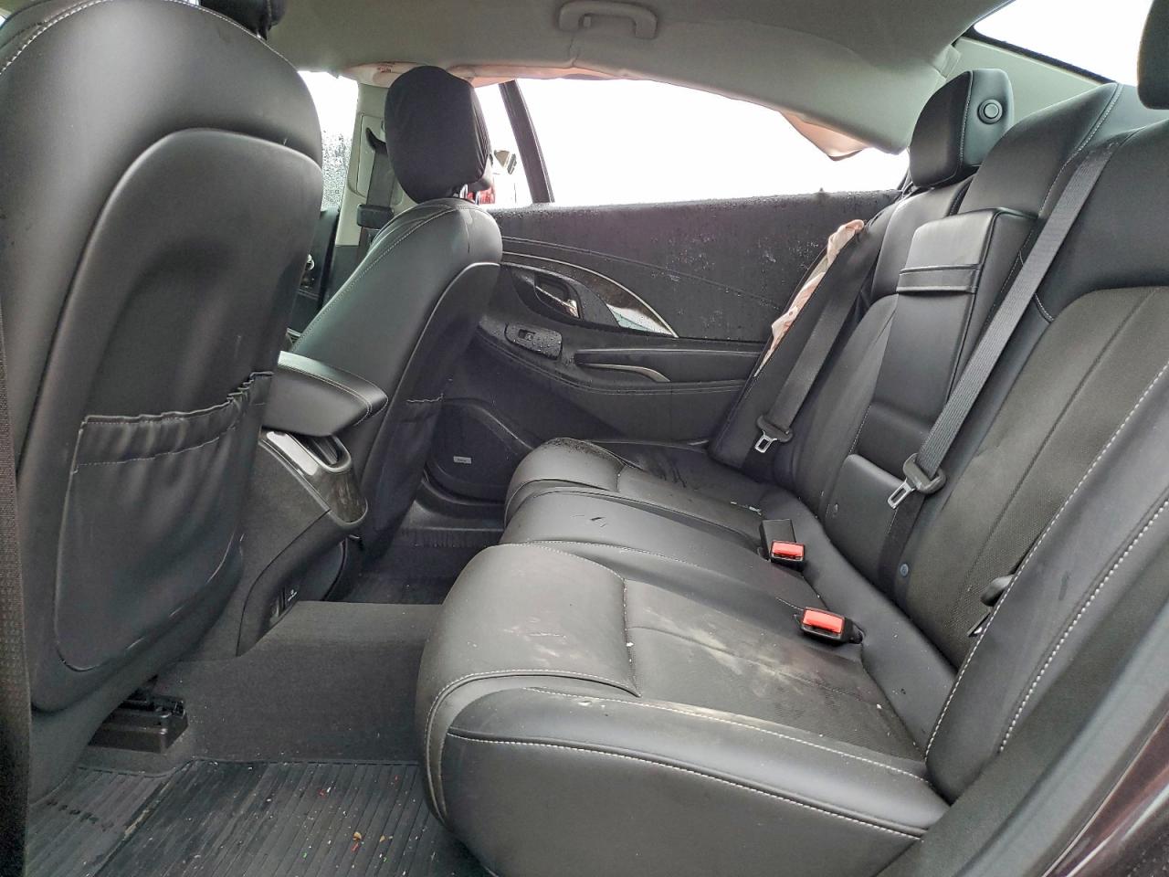 Buick LaCrosse Touring Image 2