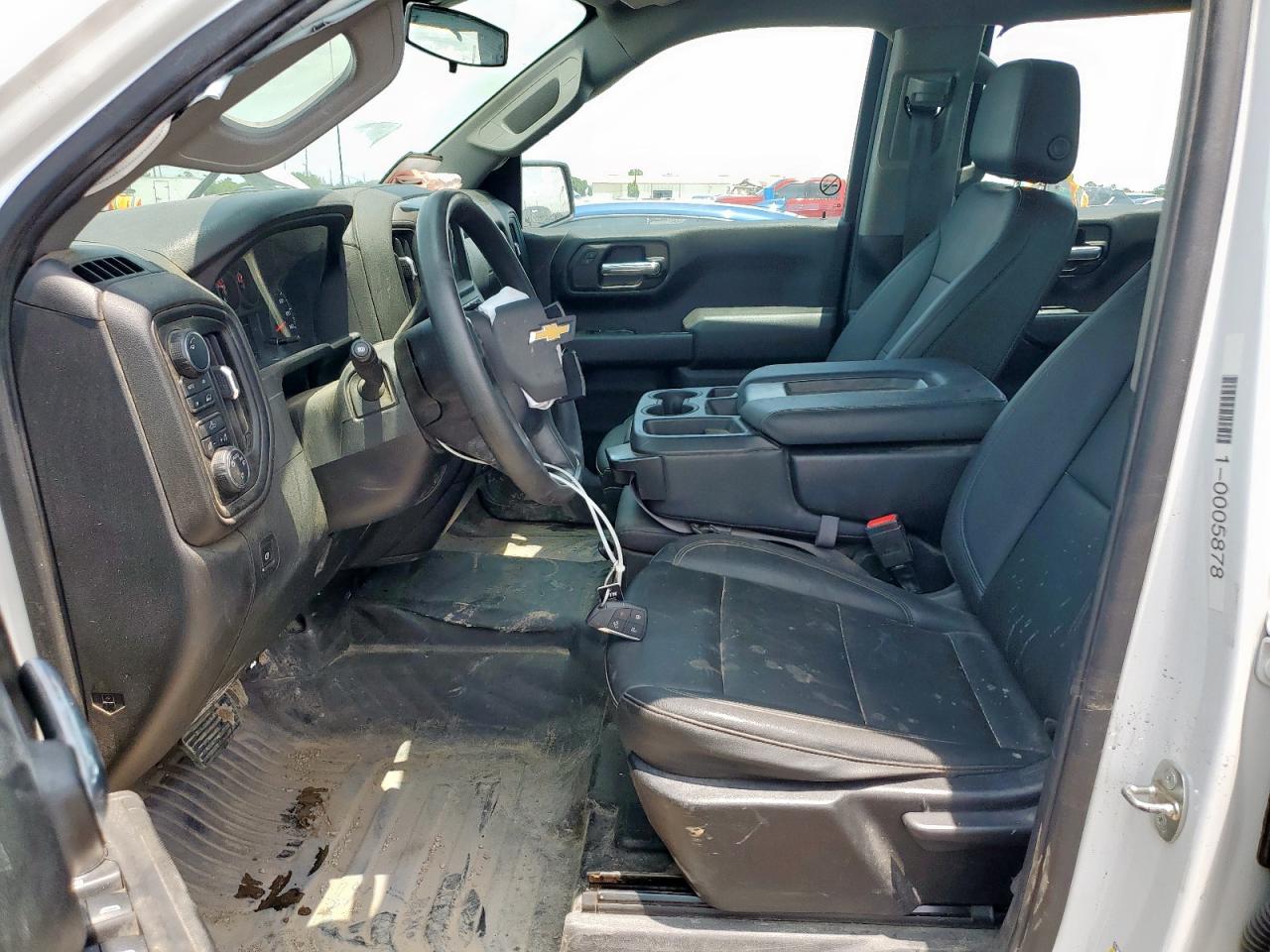 Chevrolet Silverado K1500 Image 9