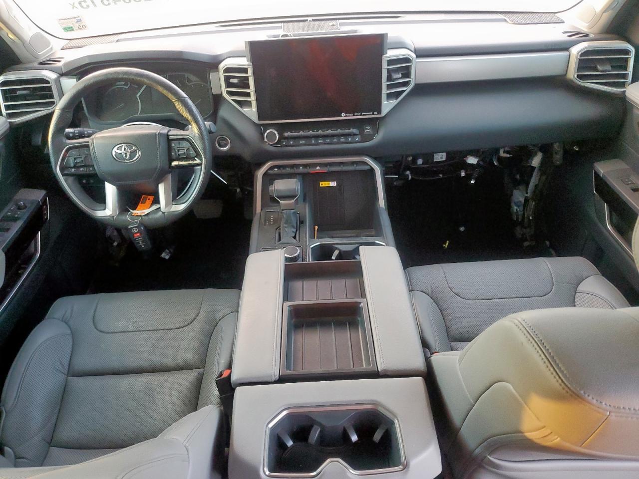 Toyota Tundra Crewmax Limited Image 8