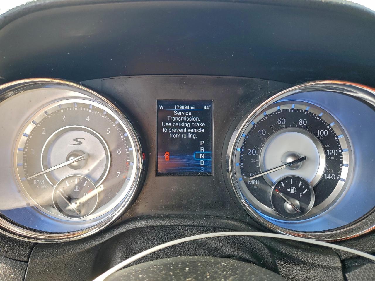 Chrysler 300 S Image 8