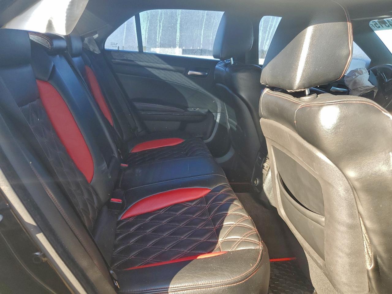 Chrysler 300 S Image 7