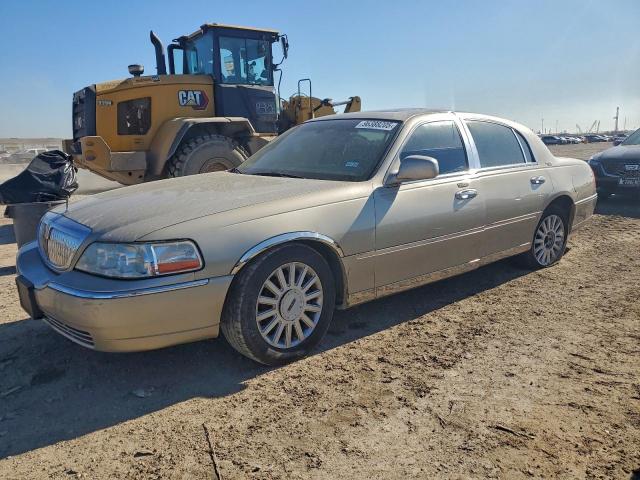  Salvage Lincoln Towncar