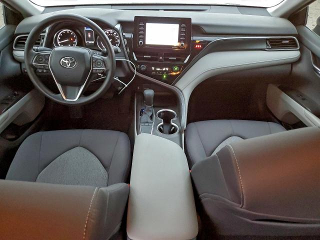 Toyota Camry Le Image 11