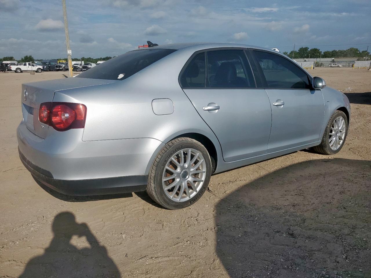 Volkswagen Jetta Wolfsburg Image 3