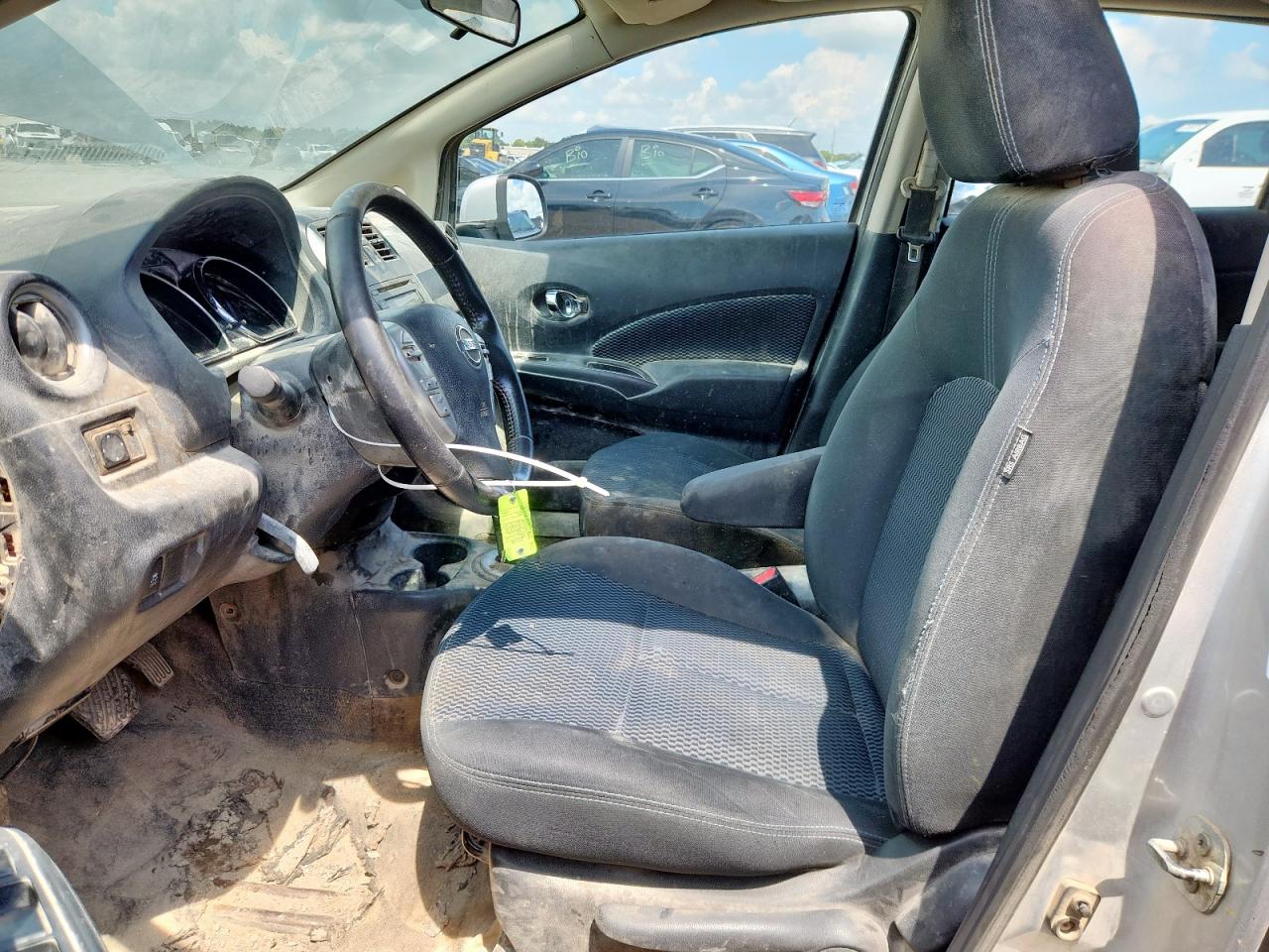 Nissan Versa S Image 9