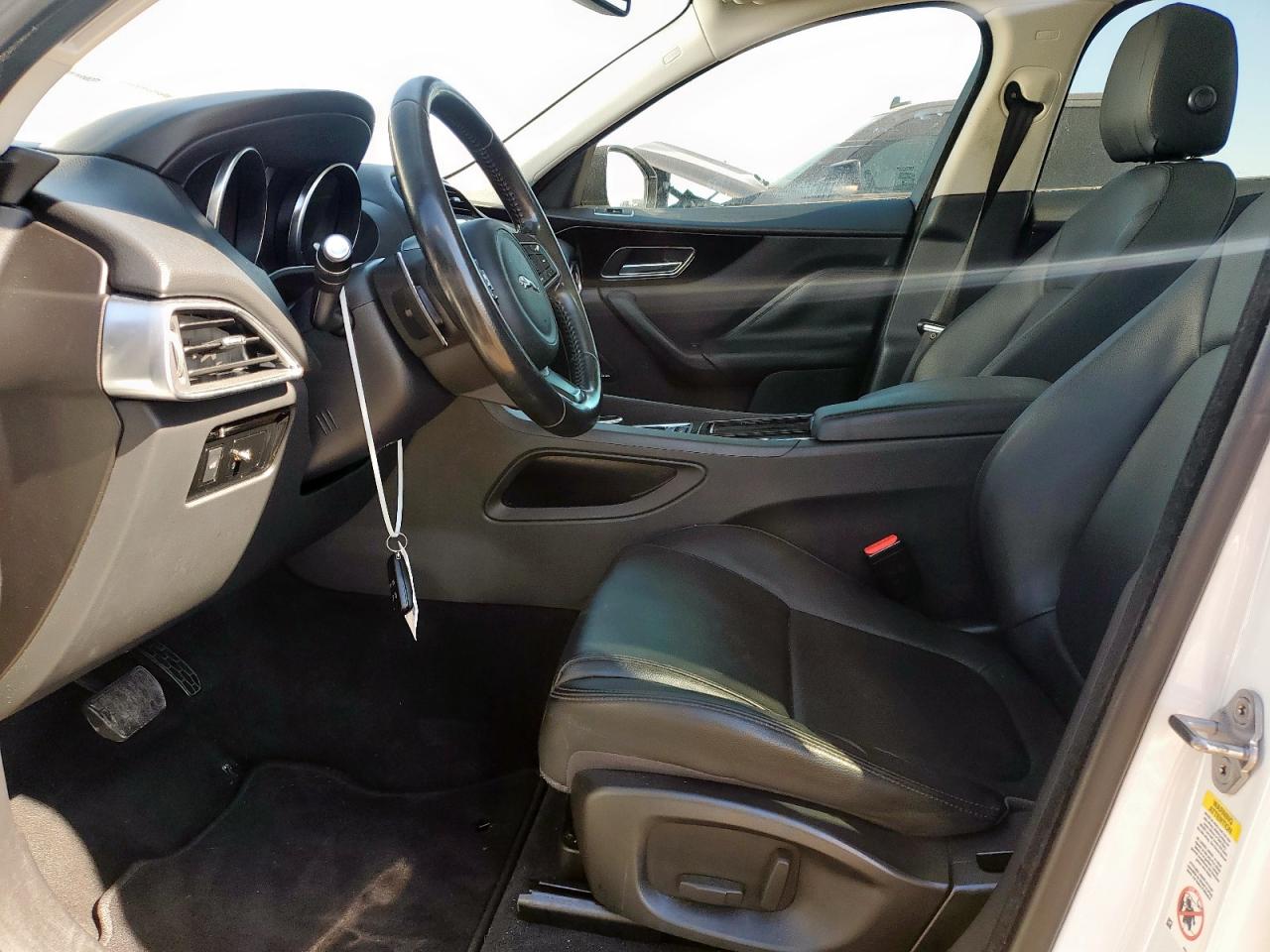 Jaguar F-PACE Premium Image 8