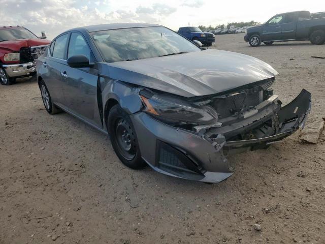 Nissan Altima S Image 8