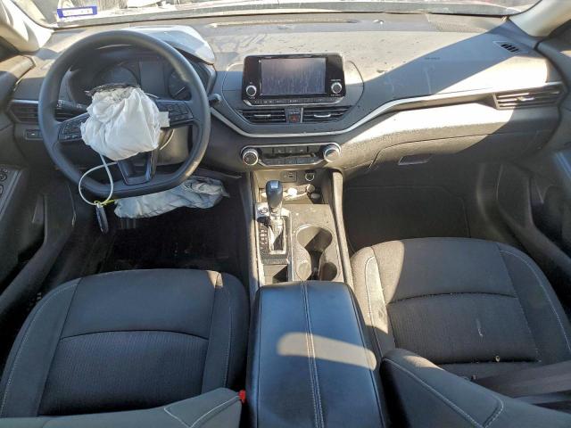 Nissan Altima S Image 11