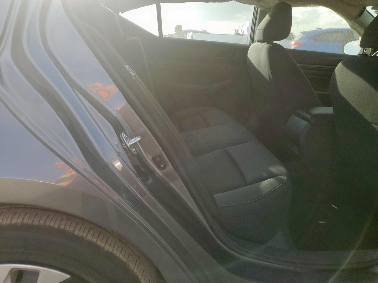 Nissan Altima S Image 13