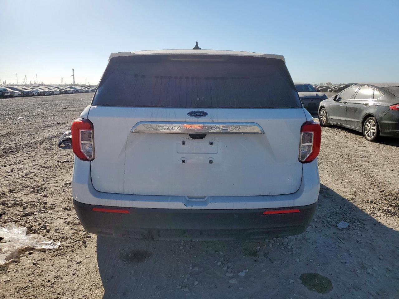 Ford Explorer Image 6