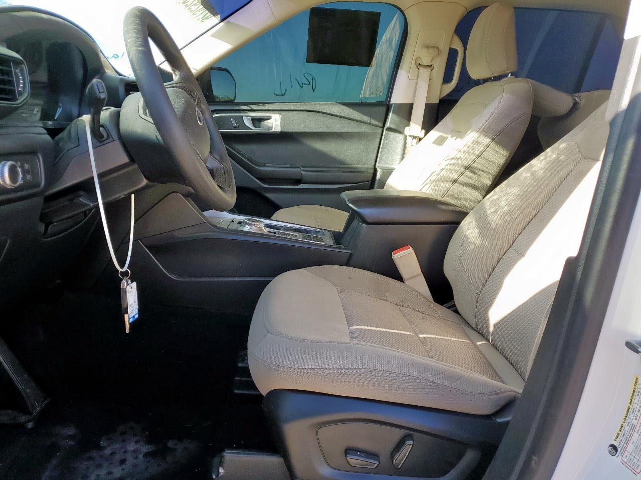 Ford Explorer Image 13