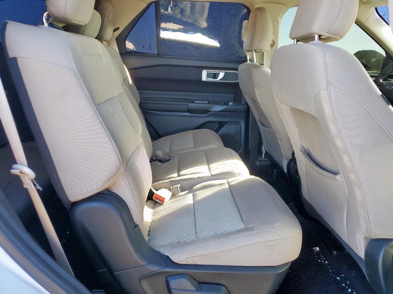 Ford Explorer Image 11